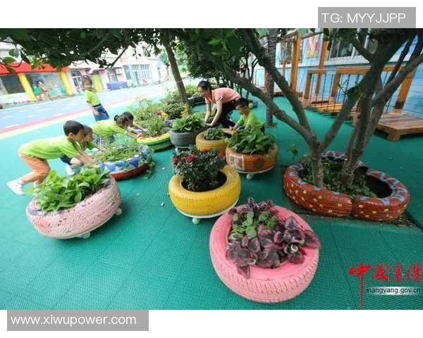 足球明星在街头捡瓶子展现环保意识引发热议与关注 足球明星在街头捡瓶子展现环保意识引发热议与关注