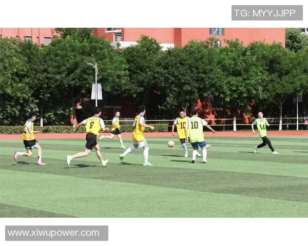 足球明星走进校园点燃孩子们的足球梦想与激情 足球明星走进校园点燃孩子们的足球梦想与激情