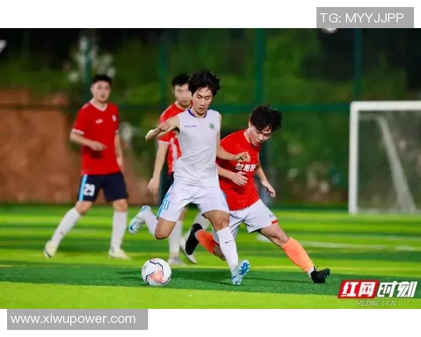 足球明星私下时刻的便装合影展现他们真实的一面与生活风格 足球明星私下时刻的便装合影展现他们真实的一面与生活风格